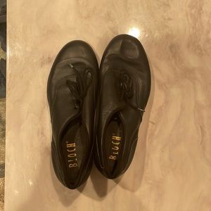 Black size 6 Bloch tap shoes